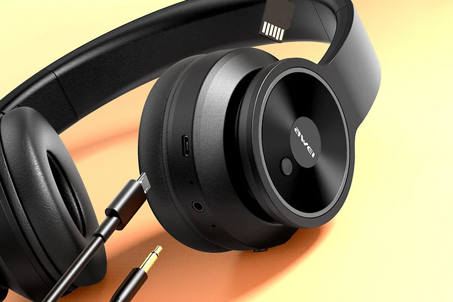 Noise-canceling Bluetooth headphones 